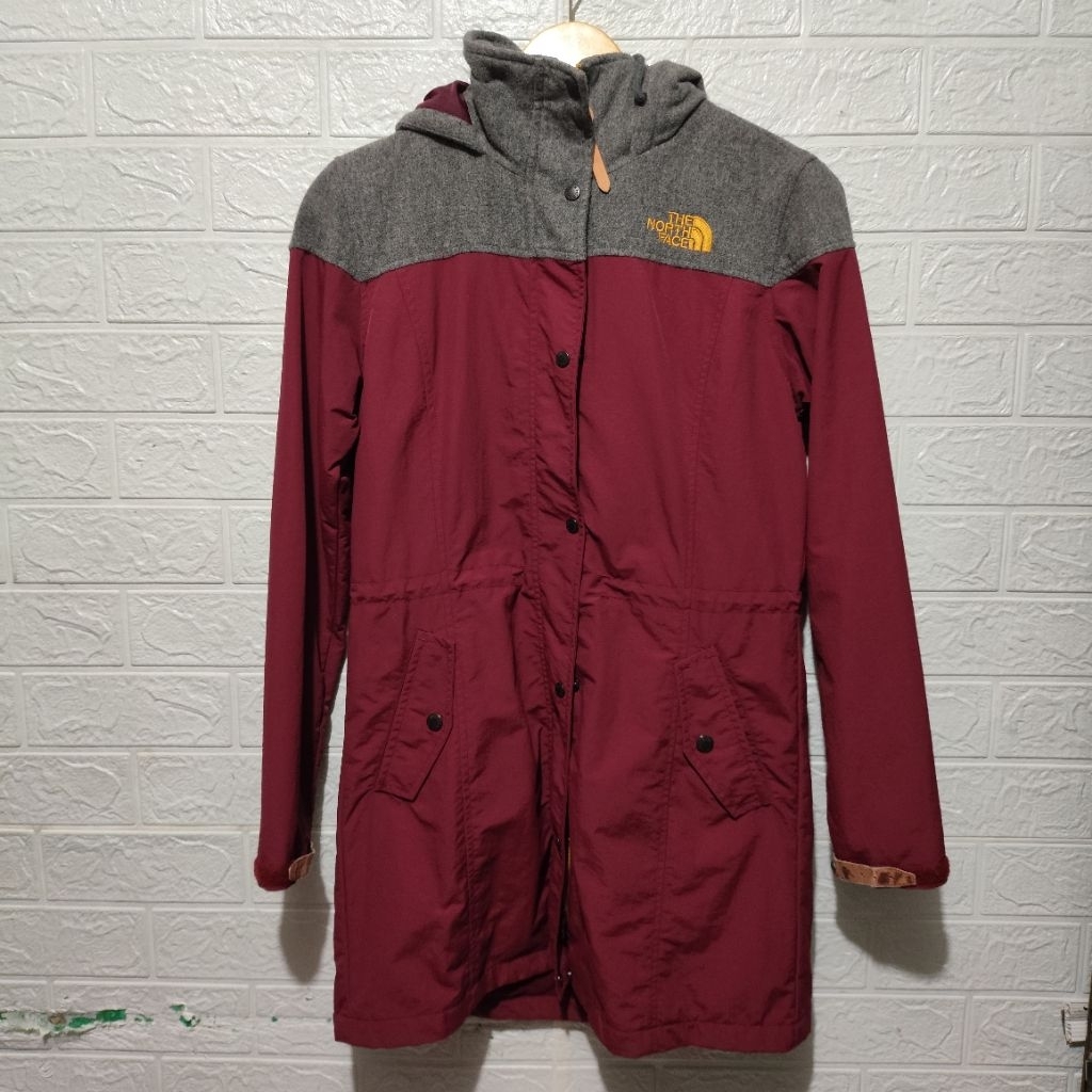 เสื้อแจ็คเก็ตกลางแจ้ง K2 Parka (te en ef) มือสอง