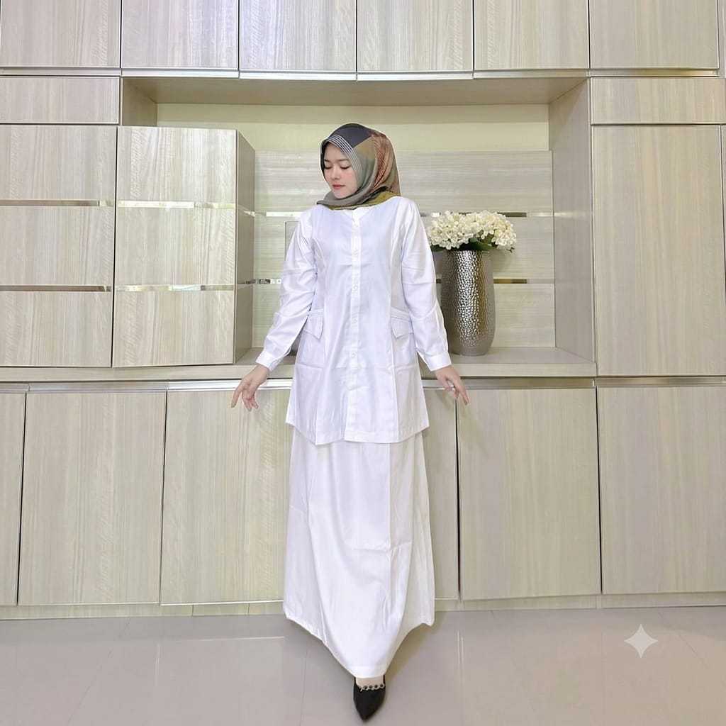 ชุด dinkes ของ Jasmin พร้อมกระเป๋าก้น