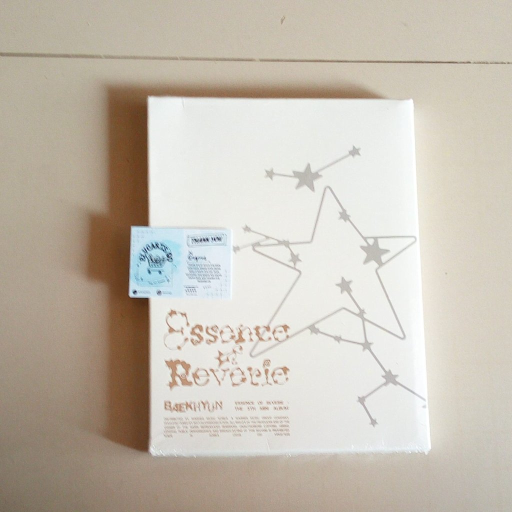 - อัลบั้ม BAEKHYUN Essence of reverie