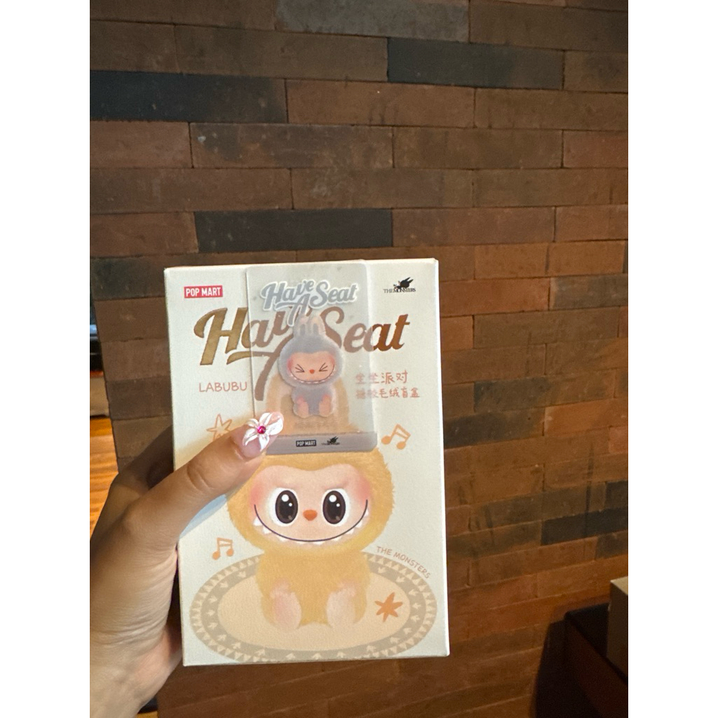 Popmart Labubu V2 Have A ที่นั่ง HeHe
