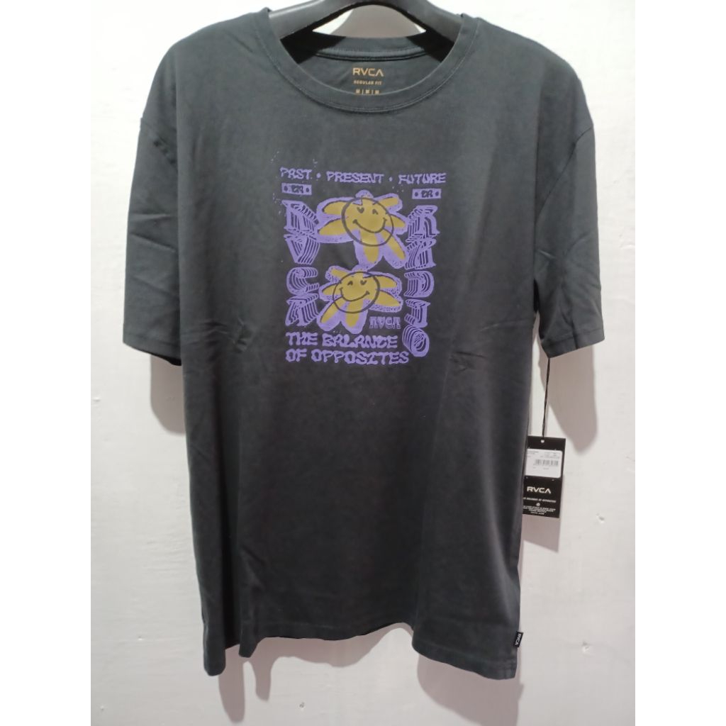RVCA เสื้อยืดสีดํา Starish ไซส์ M
