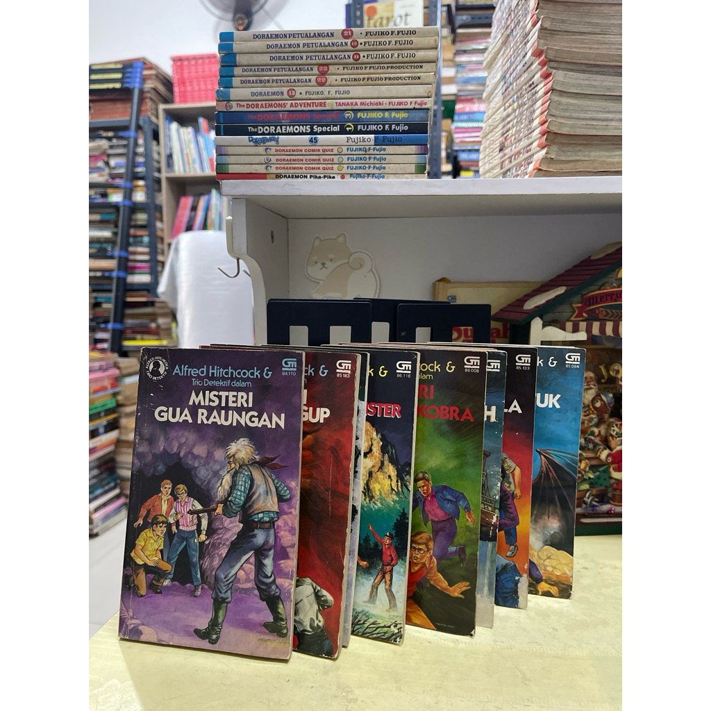 ALFRED HITCHCOCK และ TRIO ป้องกันต้นฉบับ NOVEL