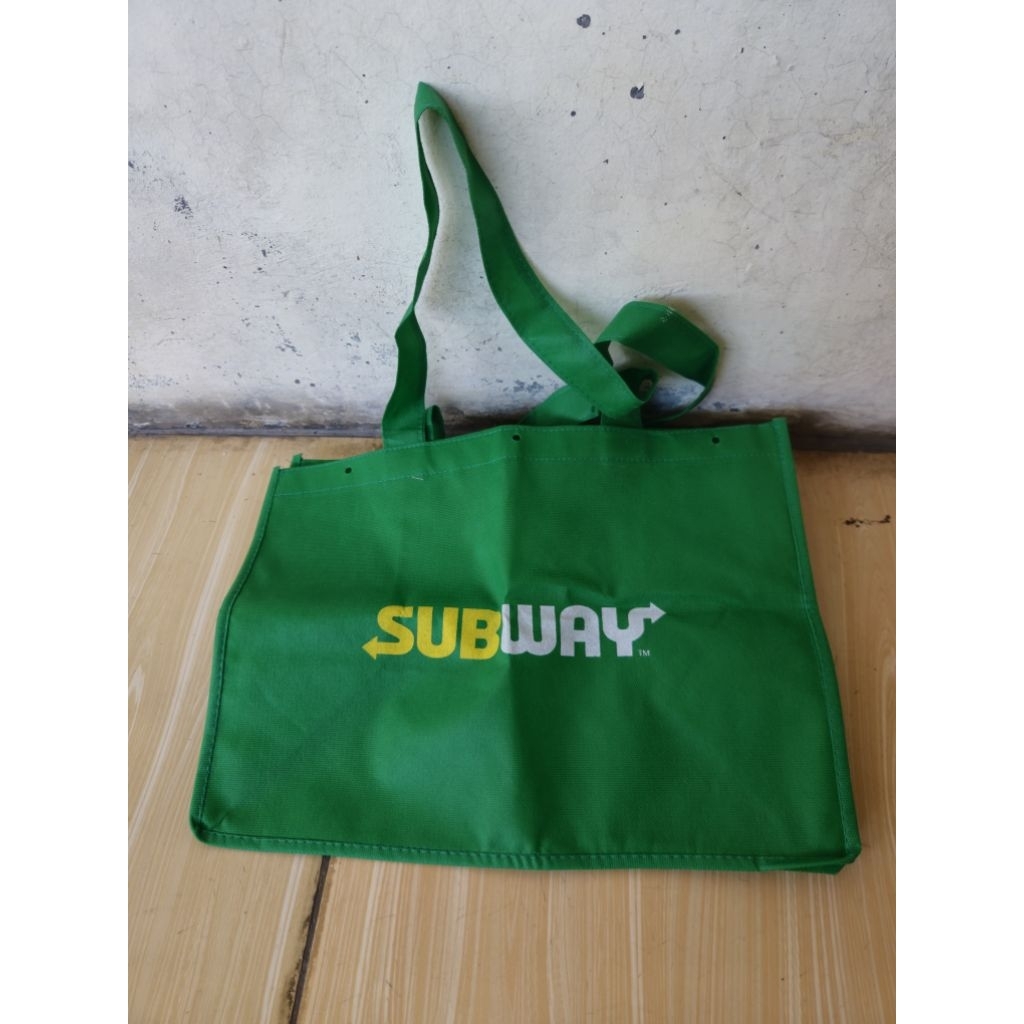 กระเป๋าโท้ต Subway**