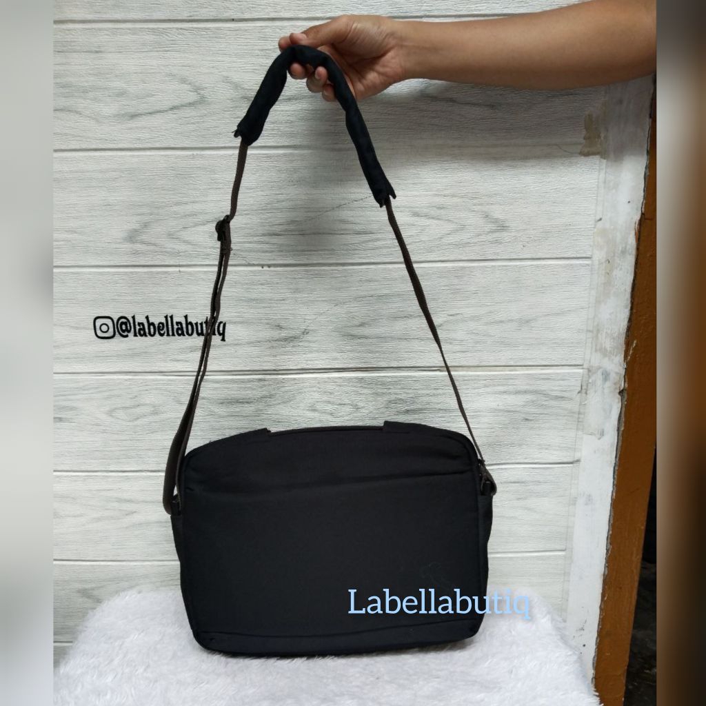 แท็บกระเป๋าสะพาย Tucano