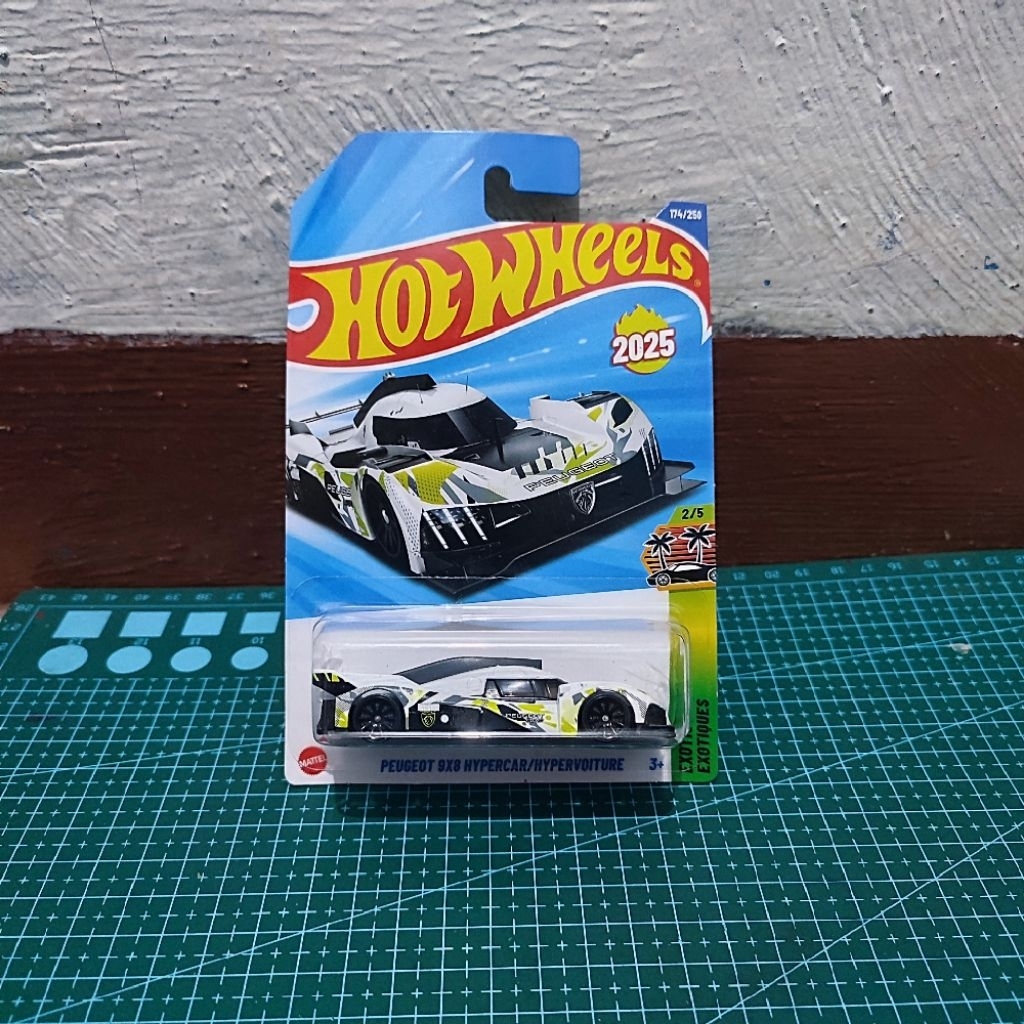 Hotwheels peugeot 9x8 hyoercar