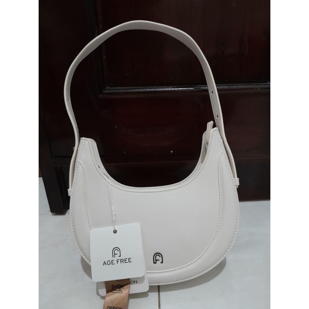 Preloved age แถมกระเป๋า