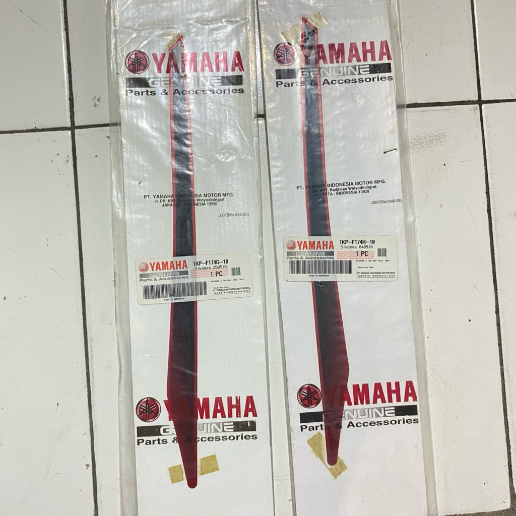 MERAH สีแดงเดิม Yamaha Soul GT 2012 ตัวถังหลัง Striping สติกเกอร์ YGP 1KP-F174G-10 1KP-F174H-10