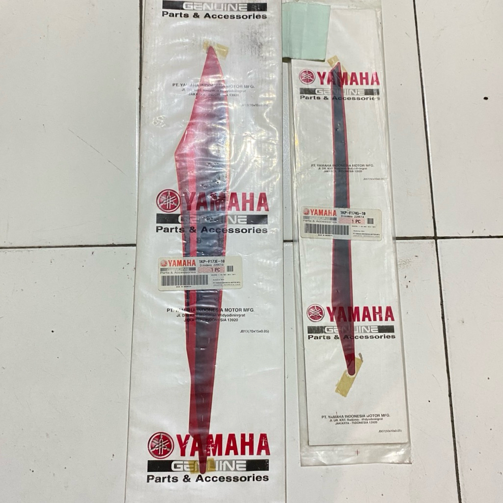 MERAH สติ๊กเกอร์ด้านหลัง striping LEFT Yamaha Soul GT 2012 สีแดง original YGP 1KP-F173E-10 1KP-F174G