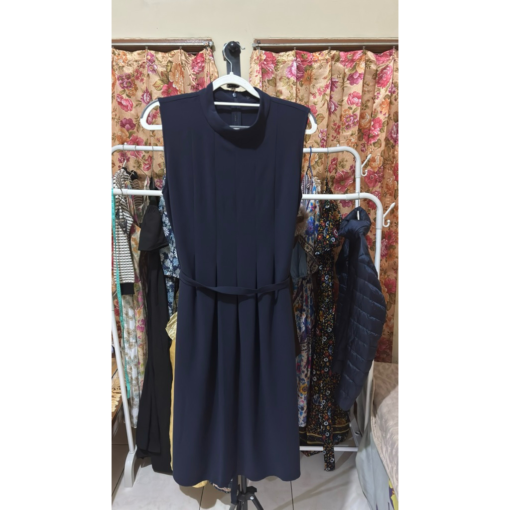 Uniqlo Navy Dress พร้อมเข็มขัด
