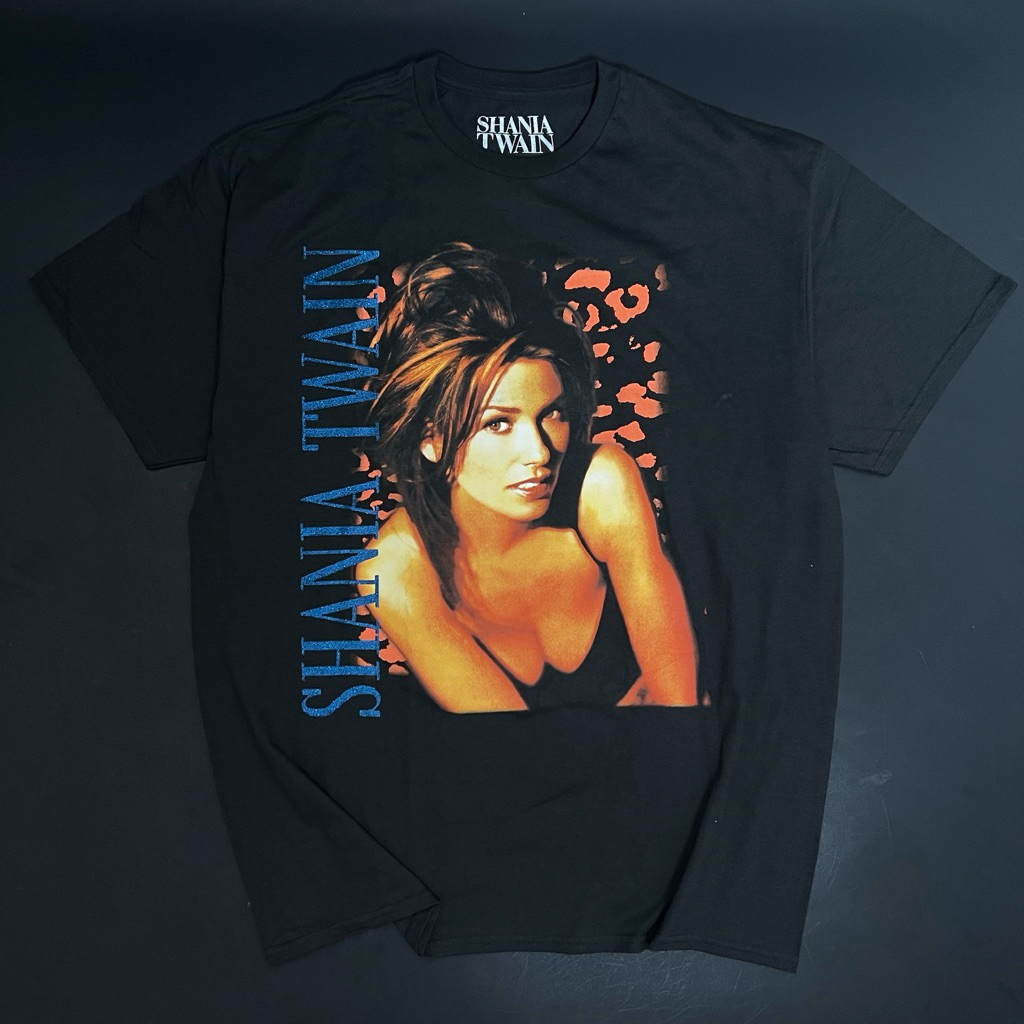 Shania Twain เสื้อยืดอย่างเป็นทางการ - ภาพถ่าย