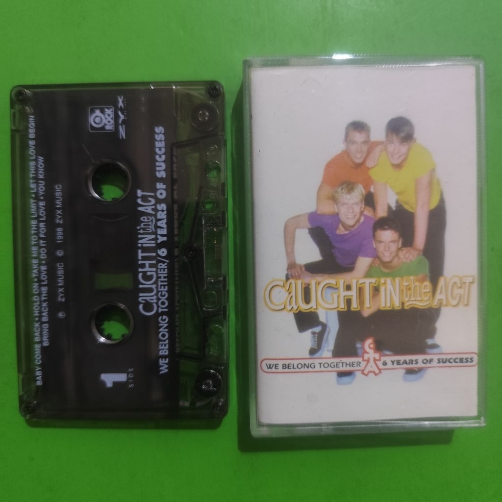 Cassette CAUGHT IN THE ACT We Belong Together ความสําเร็จ 6 ปี