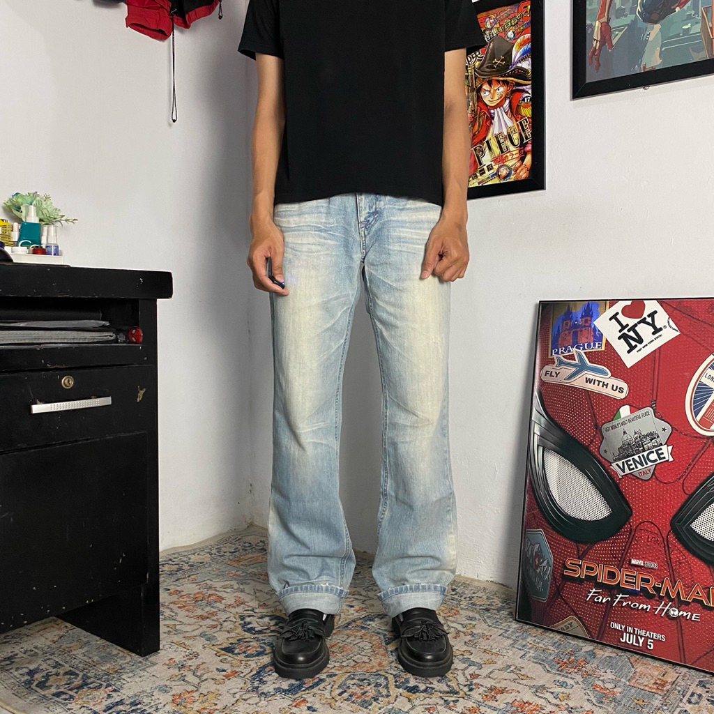 FRJ STRAIGHT FIT BLUE WASH FADING JEANS