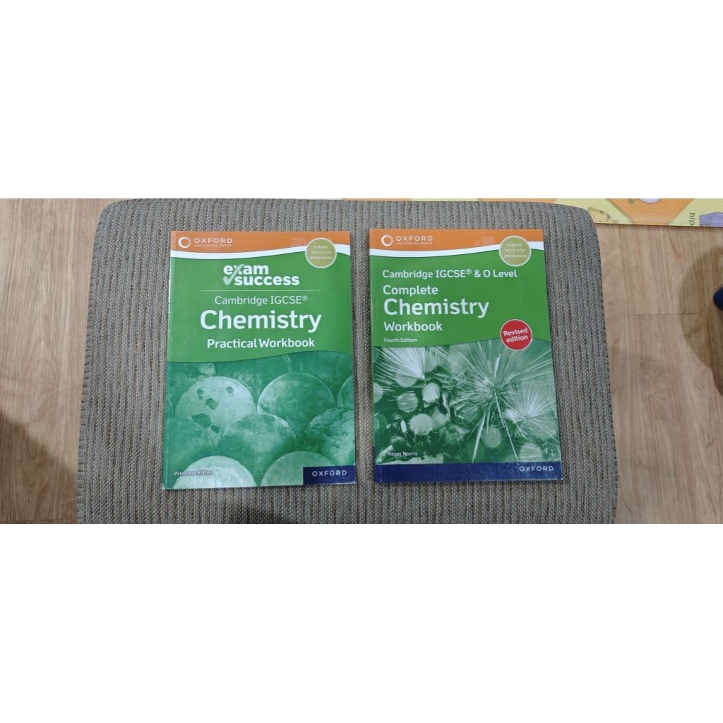 หนังสือเคมีและฟิสิกส์ Camridge IGCSE