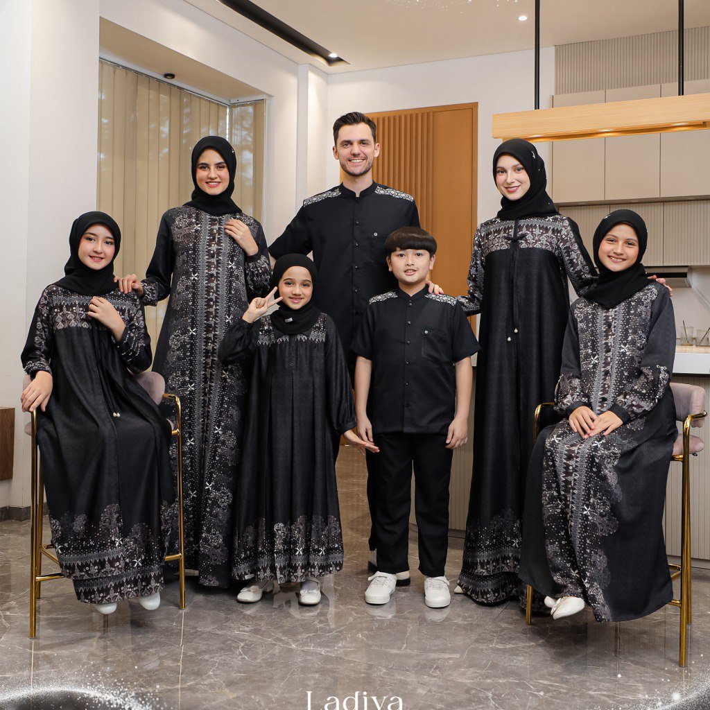 ETHICA Srimbit Family LADIVA LAVISH BLACK ล่าสุด |