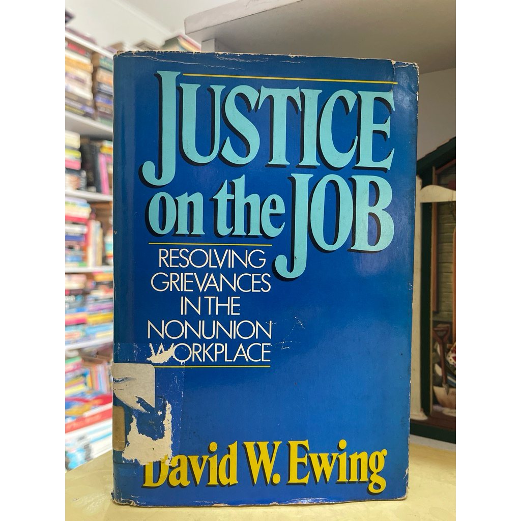 JUSTICE บนหนังสือ JOB โดย DAVID W EWING