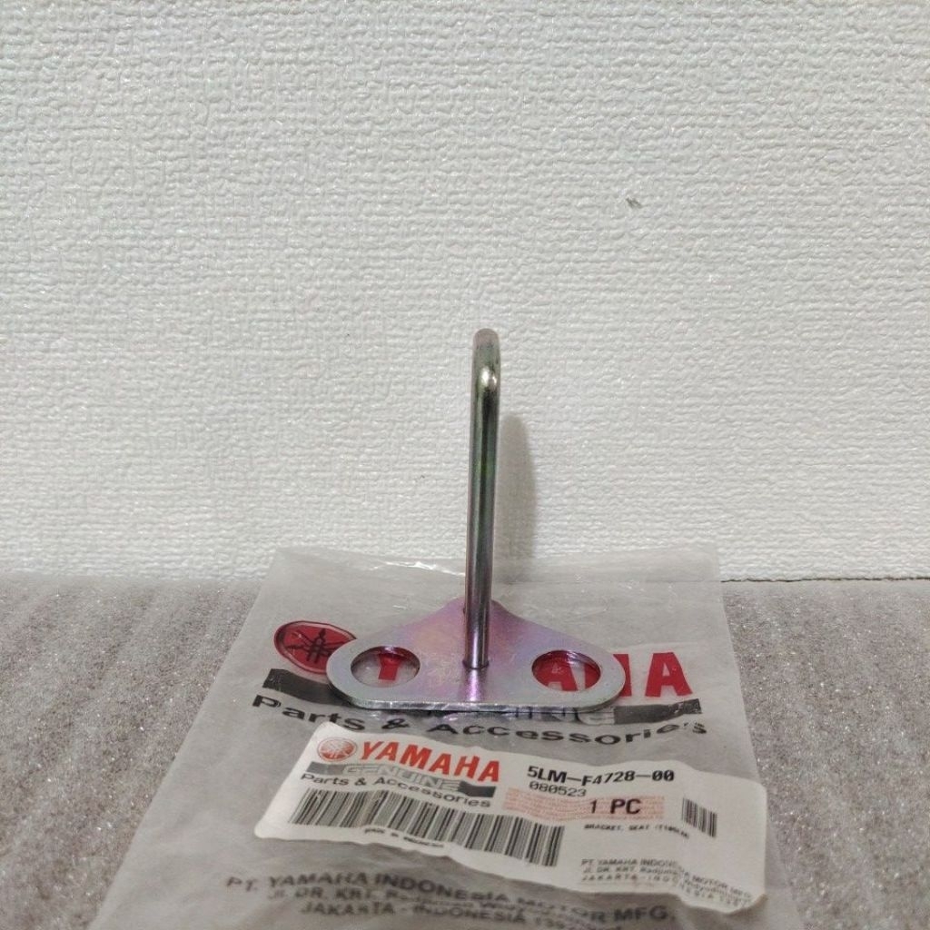 Original Yamaha Jupiter Z Seat Lock Opposite Upper Bracket 5LM-F4728-00