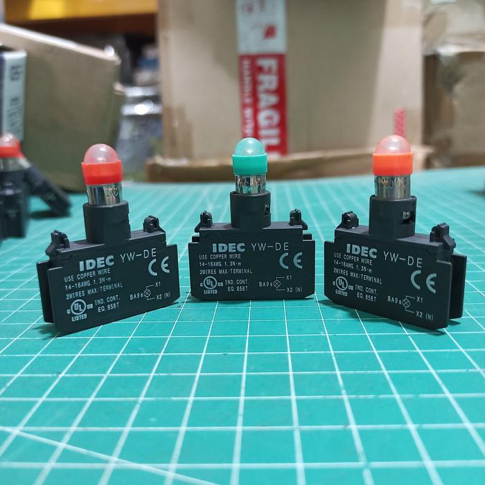 MERAH IDEC YW-DE Holder Lamp + Lamp 250V - สีแดง