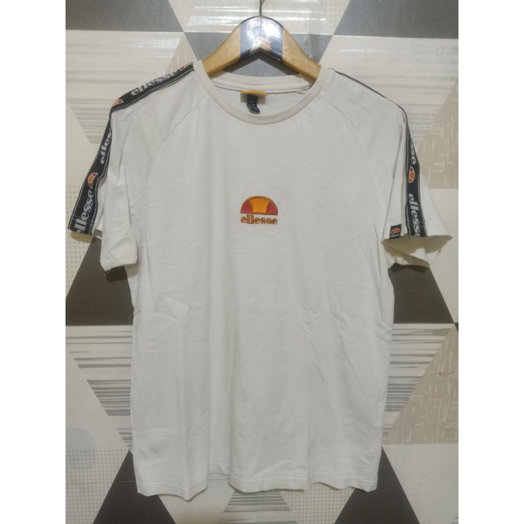 เสื้อยืด Ellesse Tapped