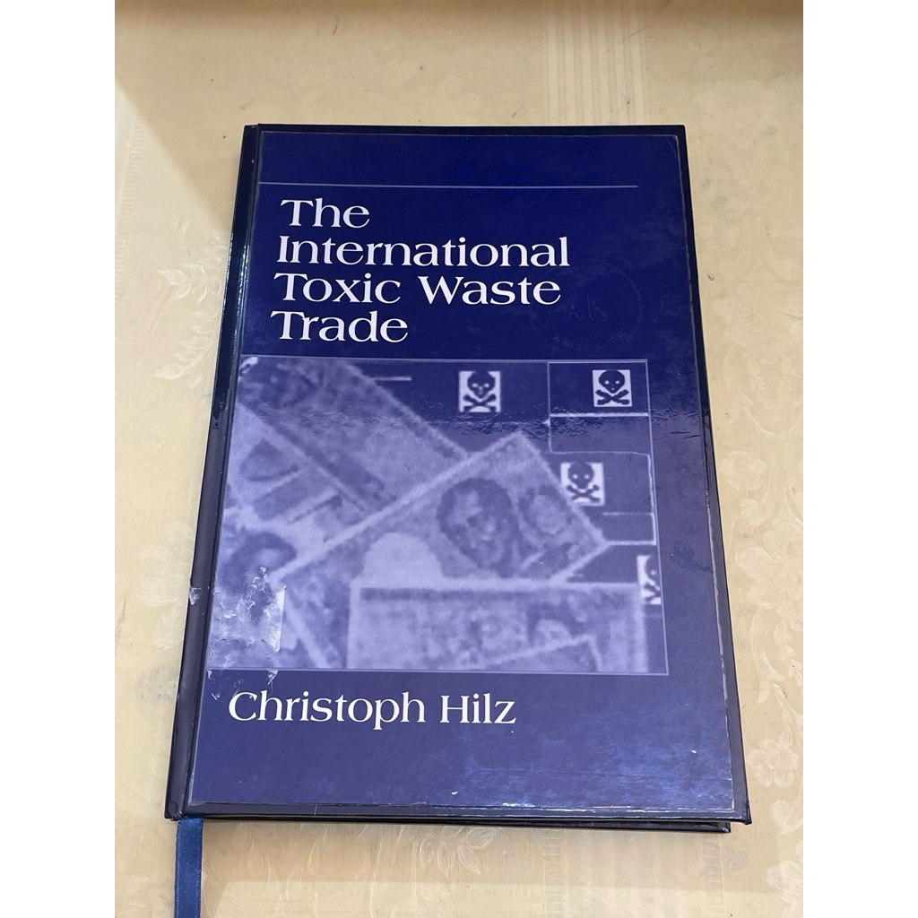 หนังสือ THE INTERNATIONAL TOXIC WASTE TRADE โดย CHRISTOPH HILZ