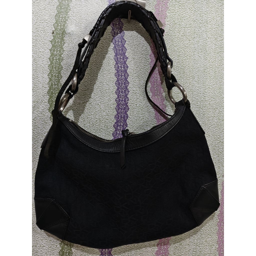 กระเป๋าสะพาย DKNY *preloved*