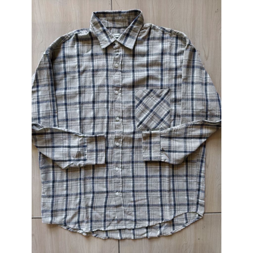 KEMEJA เสื้อเชิ้ตผ้าสักหลาดแบรนด์ Nomade ลายตาหมากรุก ครีม ปราชญ์ แถบดํา ไซส์ XL แขนยาว