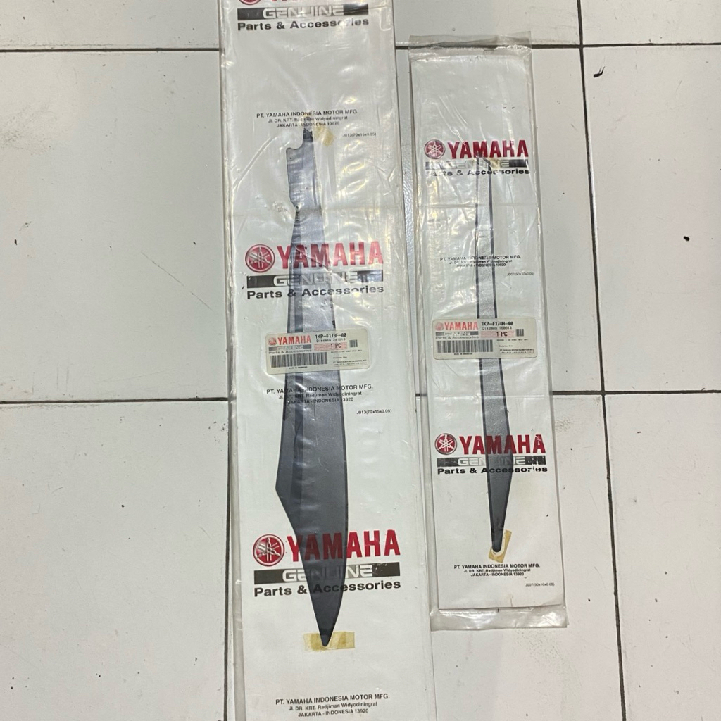 สีดําเดิม Yamaha Soul GT 2012 ด้านหลังขวา Body Striping สติกเกอร์ YGP 1KP-F173F-00 1KP-F174H-00