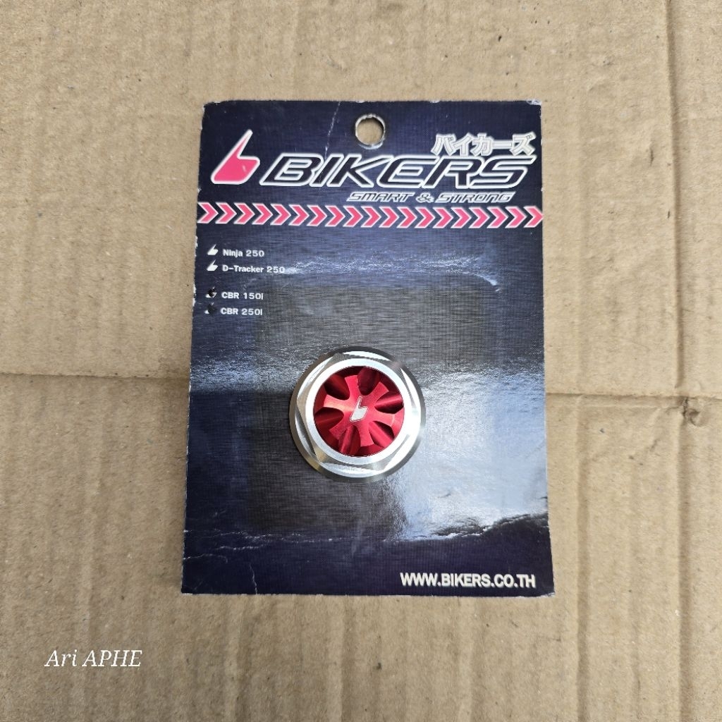 น็อตสลักเกลียวพวงมาลัยสามเหลี่ยมบนกลาง BIKERS ประเทศไทย CNC honda CBR250R CBU / FI THAILAND