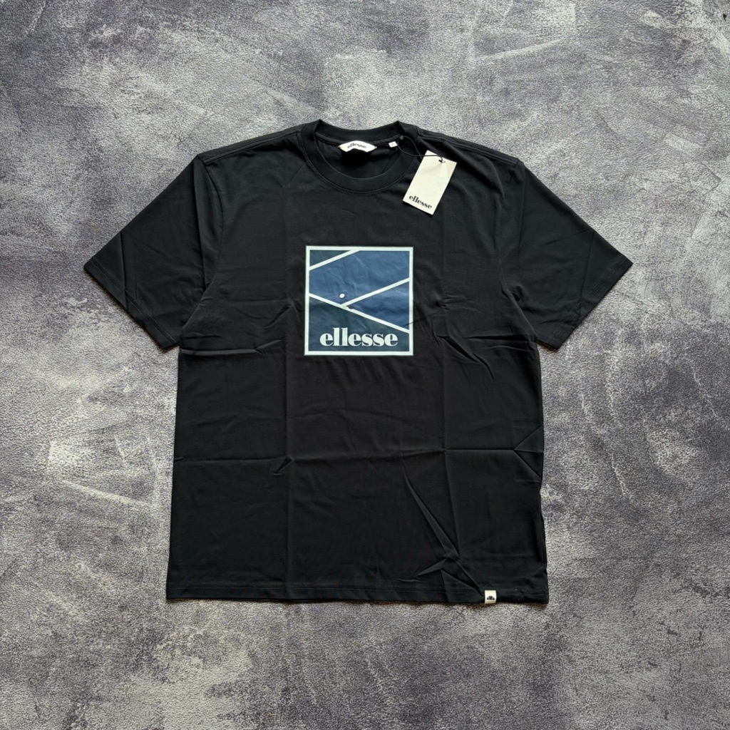 เสื้อยืด Elese Essentials ดั้งเดิม