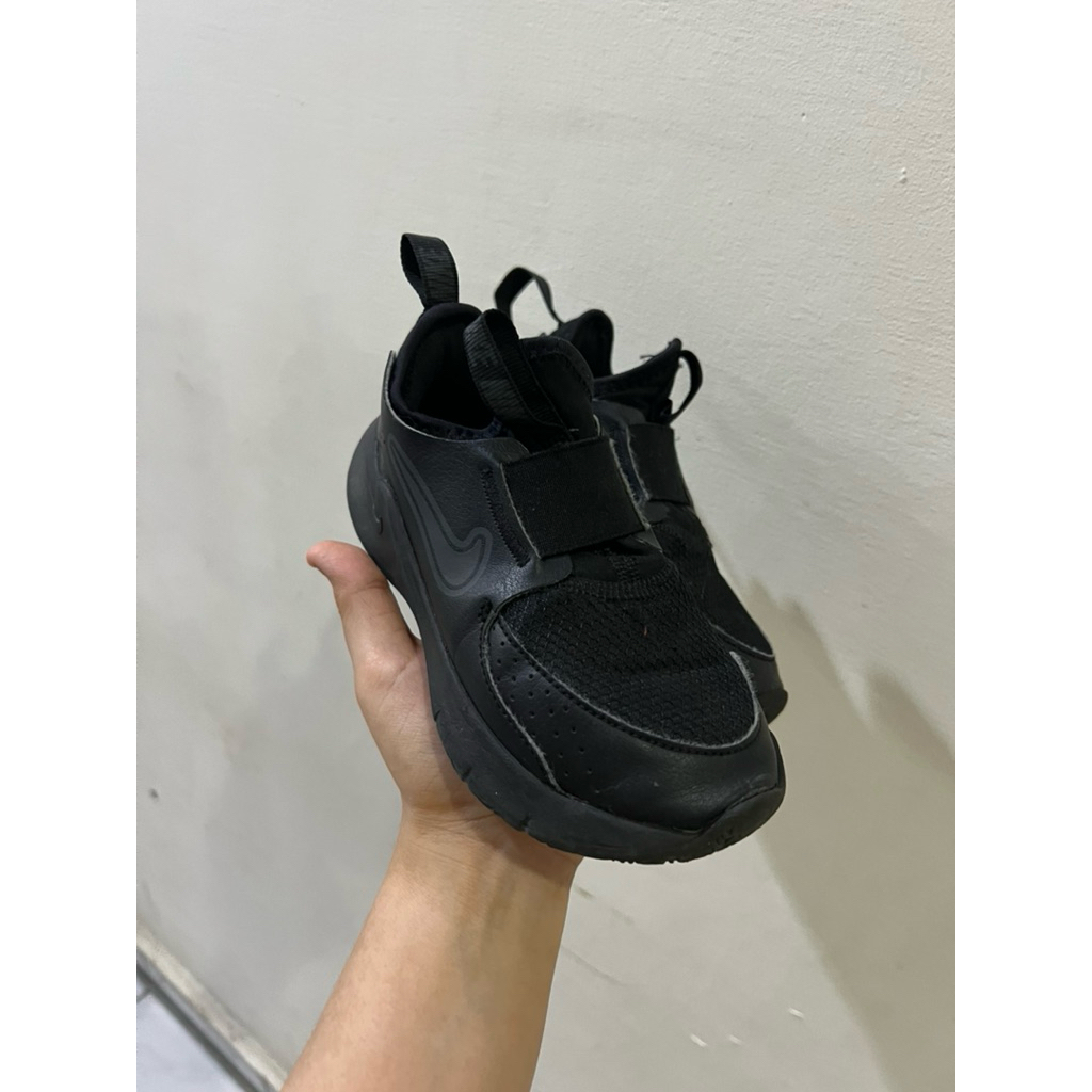 Preloved NIKE original store รองเท้านักเรียนชาย ไซส์ 28