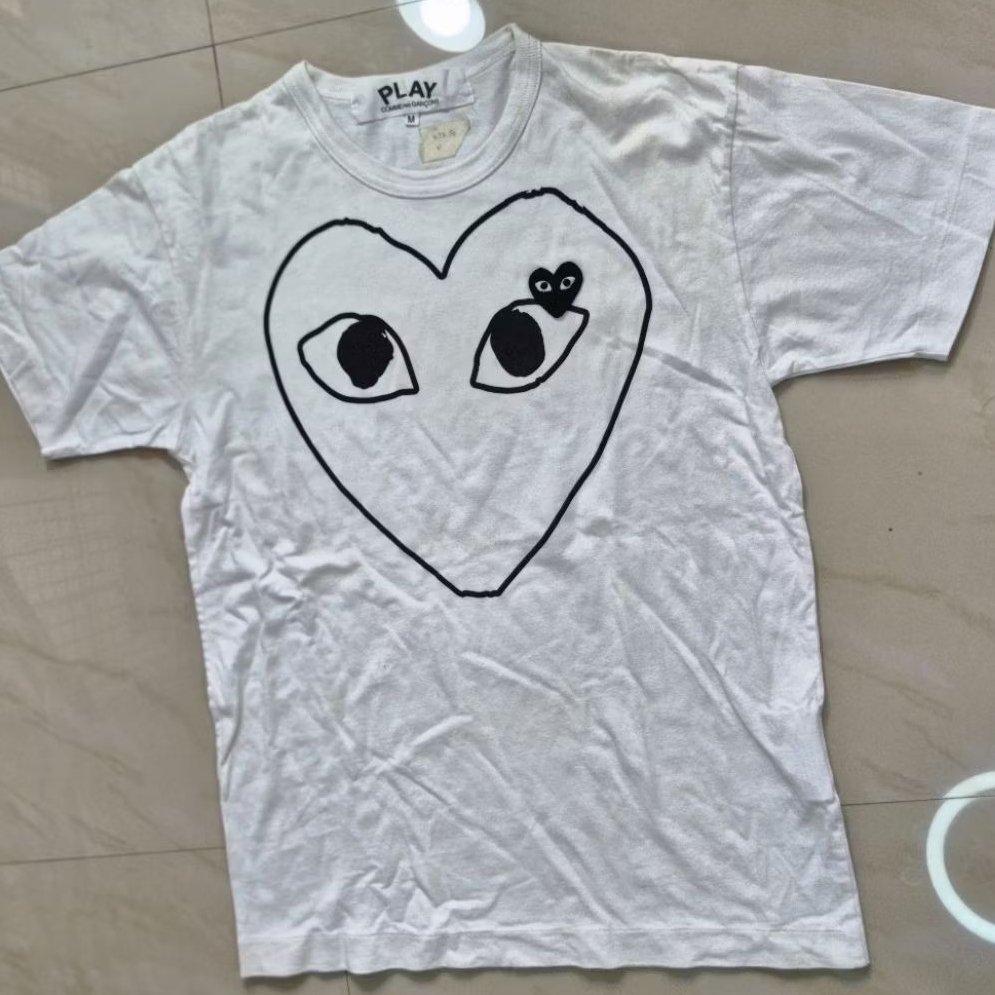 เล่น Come Des Garcons CDG เสื้อยืดสีขาว Full Tag เสื้อยืดผู้หญิงผู้ชาย