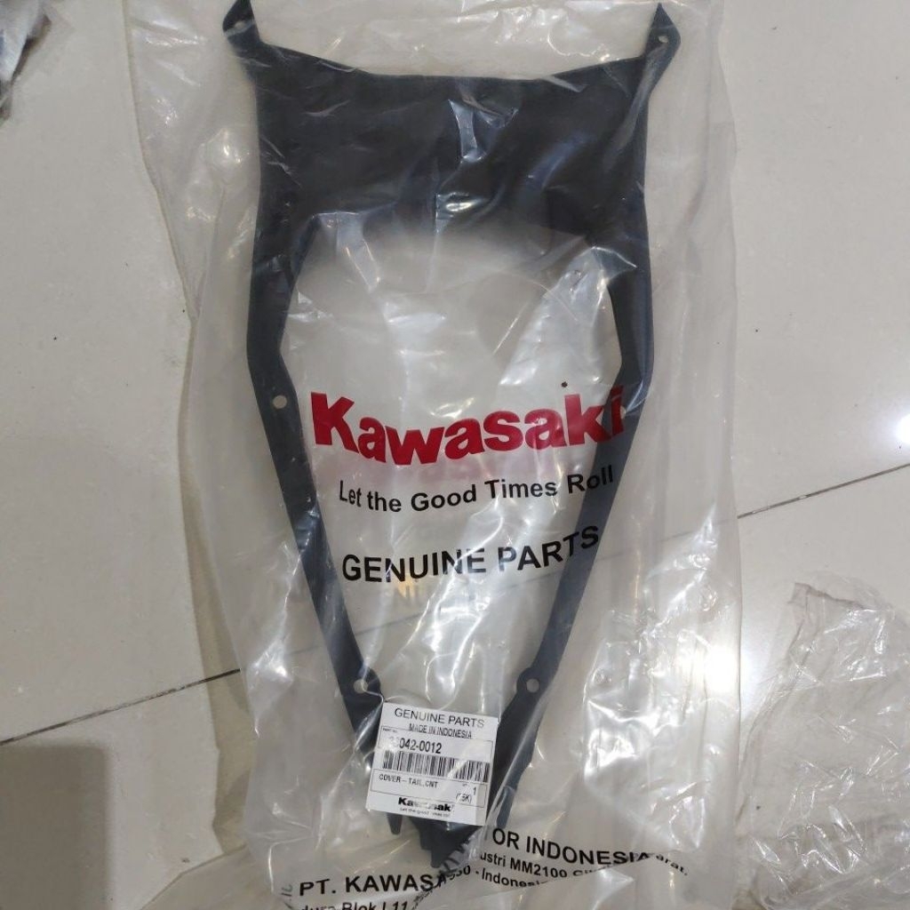ฝาครอบใต้เบาะ kawasaki zx25r zx25 r zx 25r zx25rr zx25 rr zx 25rr original kawasaki