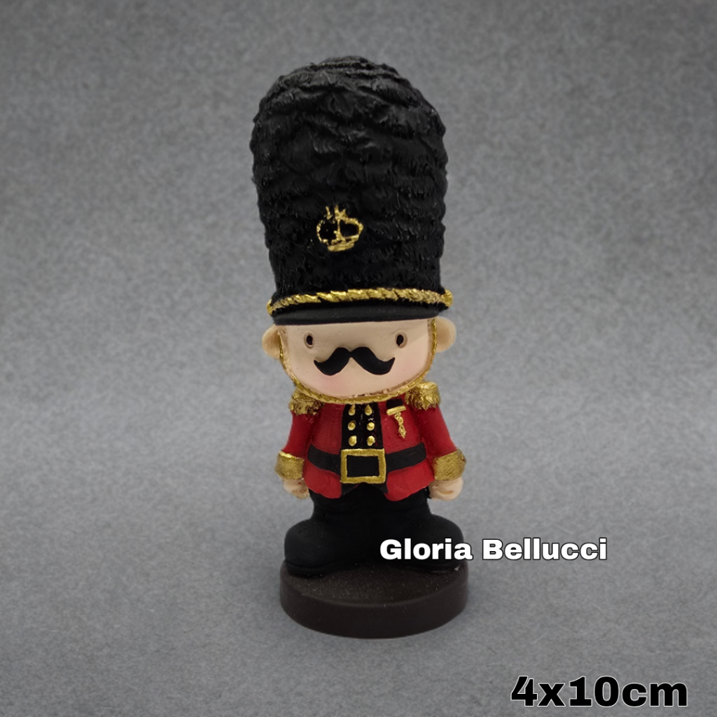 MINIATURE DISPLAY STATUE SOUVENIR LONDON ENGLAND ARMY