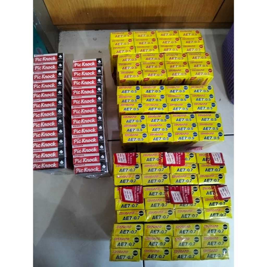 MERAH PER PACK ปากกาสีดํา PER DOZEN RED PENS PACK AGING PENS (แทนเน็ต 12 ชิ้น) ปากกาหมึกสีน้ําเงิน D