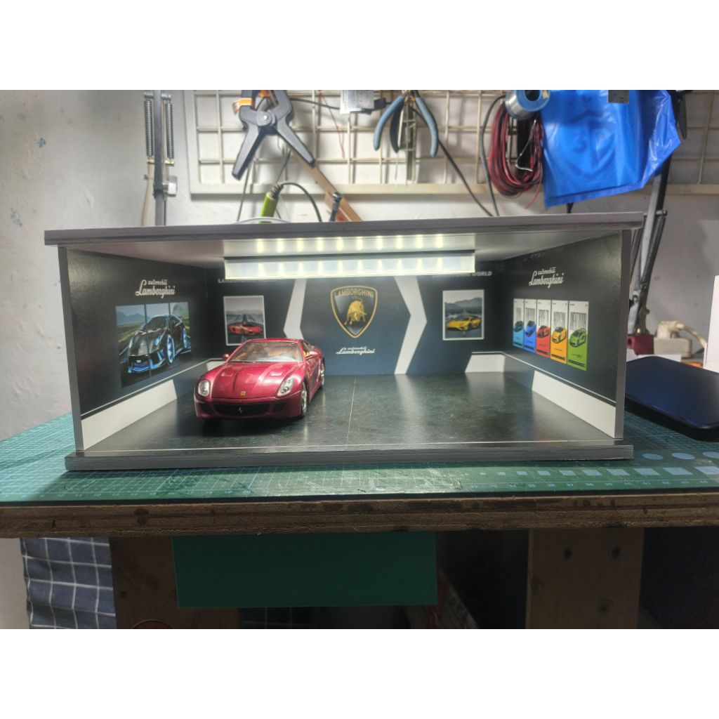DIORAMA GARAGE DIECAST SHOWROOM รุ่น 1/24 LAMBORGHINI