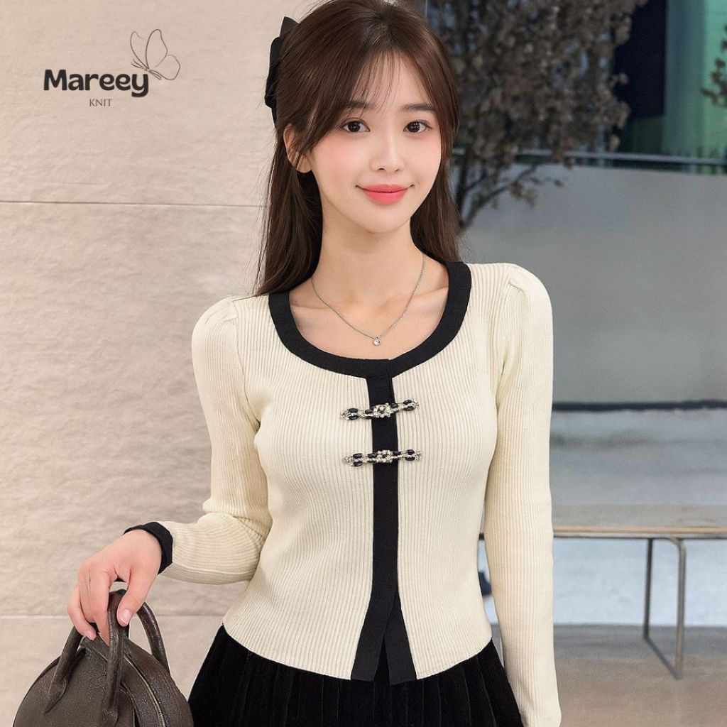 Mareey - เสื้อคอเหลี่ยมผู้หญิง Livy พร้อมชุดกี่เพ้ากระดุมมุก Variation (RCP)