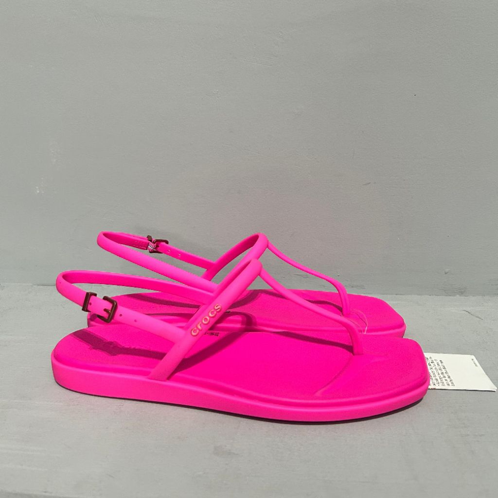 CROCS MIAMI THONG FLIP SANDAL สําหรับผู้หญิง ORIGINAL (209793-6TW)