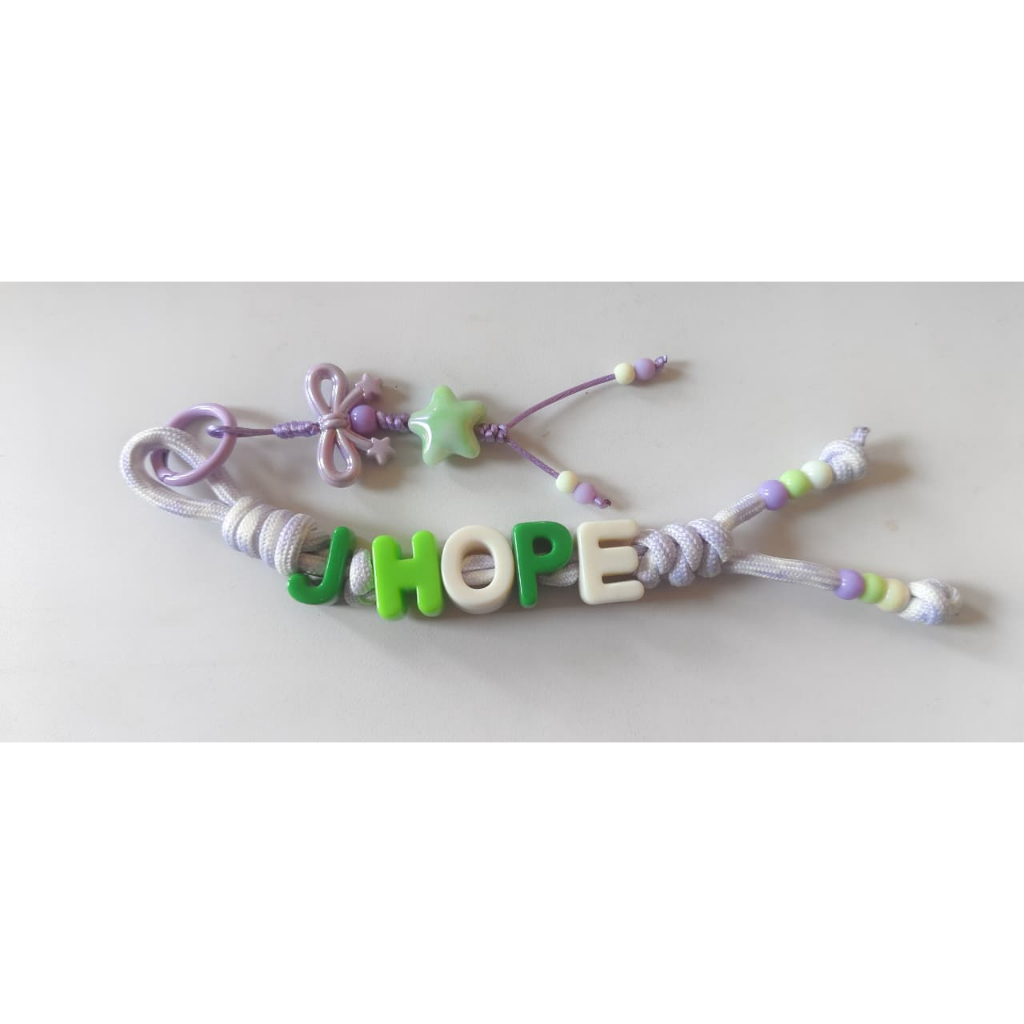 GANTUNGAN BTS LETTER ไม้แขวนเสื้อ | MAZEL BEADS BAG CHARM