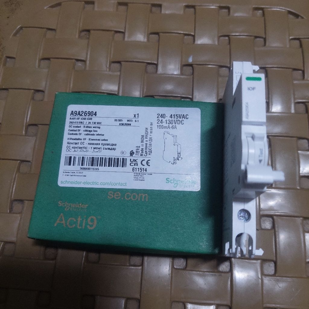 SCHNEIDER IOF เปิดปิด AUX 1 CO สําหรับ IC60 SERIES A9A2904