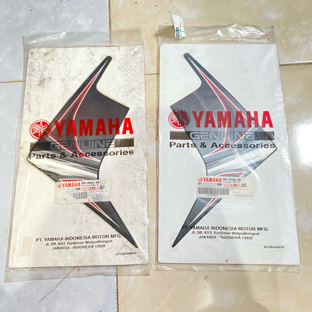 สีดําเดิม Yamaha Vega ZR 2013 สติกเกอร์ปีกแถบ YGP 5D9-F832B-K0 5D9-F832C-K0