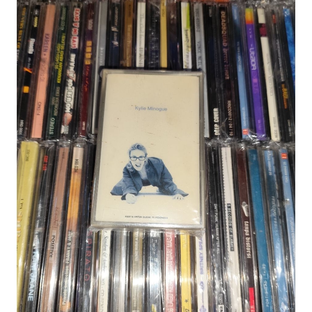 Kylie Minogue Cassette - Kylie Minogue Hits Singles Confide in Me ใส่ตัวเองในสถานที่ของฉัน ความรู้สึ