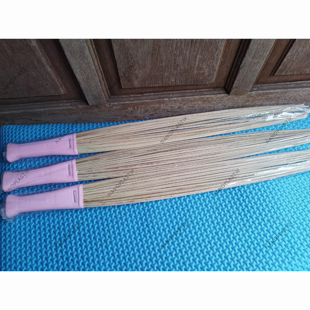 HANDLE BED MATTRESS BROOM