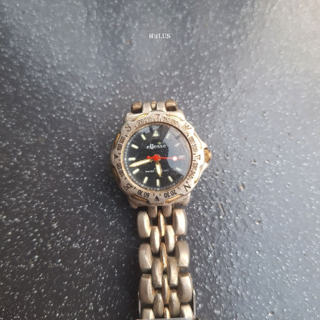 นาฬิกา Ellesse วินเทจยุค 90 พร้อมเข็มทิศของแท้
