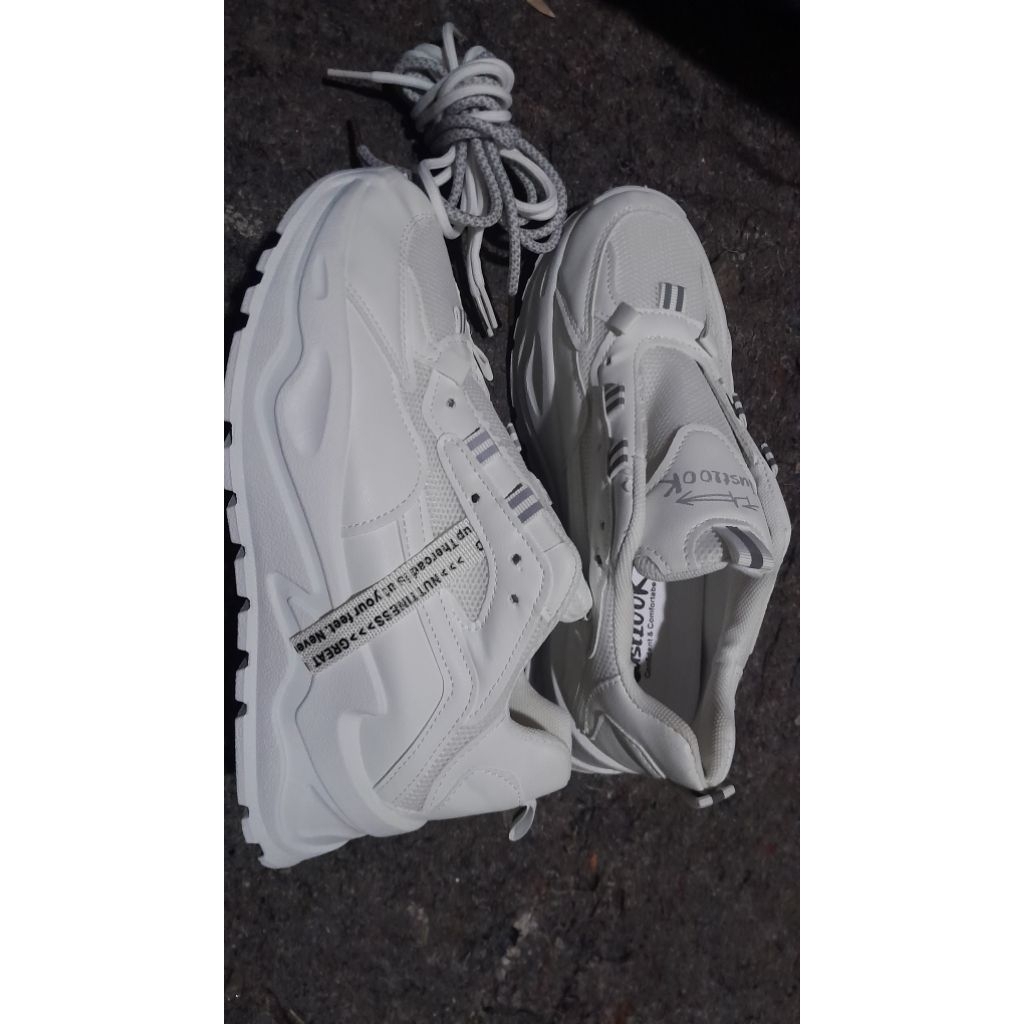 รองเท้าผ้าใบ Justlook Sohyun (ของใหม่)