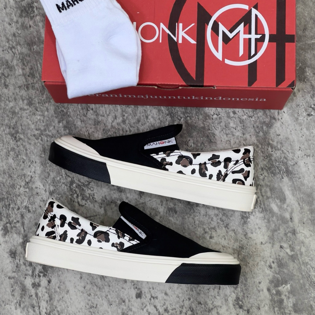 MAHONK SLIP ON Shoes // Flat Shoes รองเท้าผ้าใบ // Halfmoon Leopard New Shoes 36-45