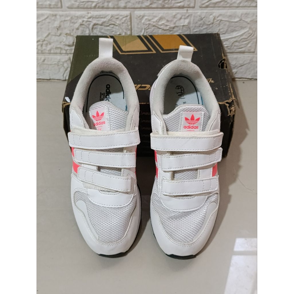 ADIDAS อาดิดาส zx 700 hd