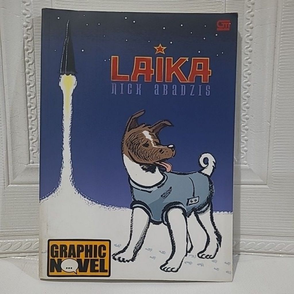 GRAPHIC NOVEL PRELOVED - LAIKA BY NICK KAMULZIS