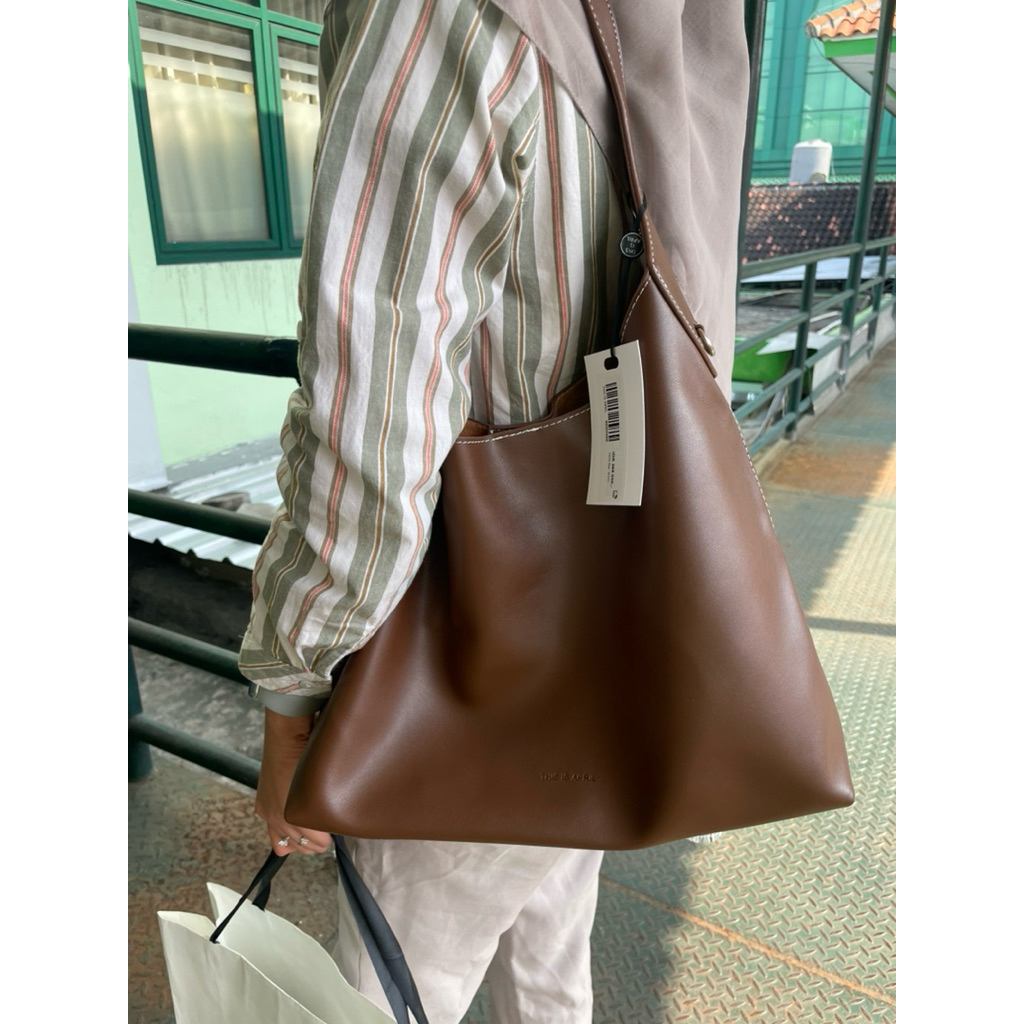 กระเป๋า Tote is april new || กระเป๋าของ TIA || กระเป๋า Thisisapril