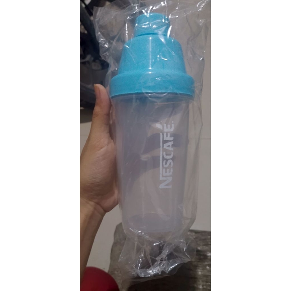 Nescafe นิ้วหัวแม่มือน้ําแข็งย่าง Americano