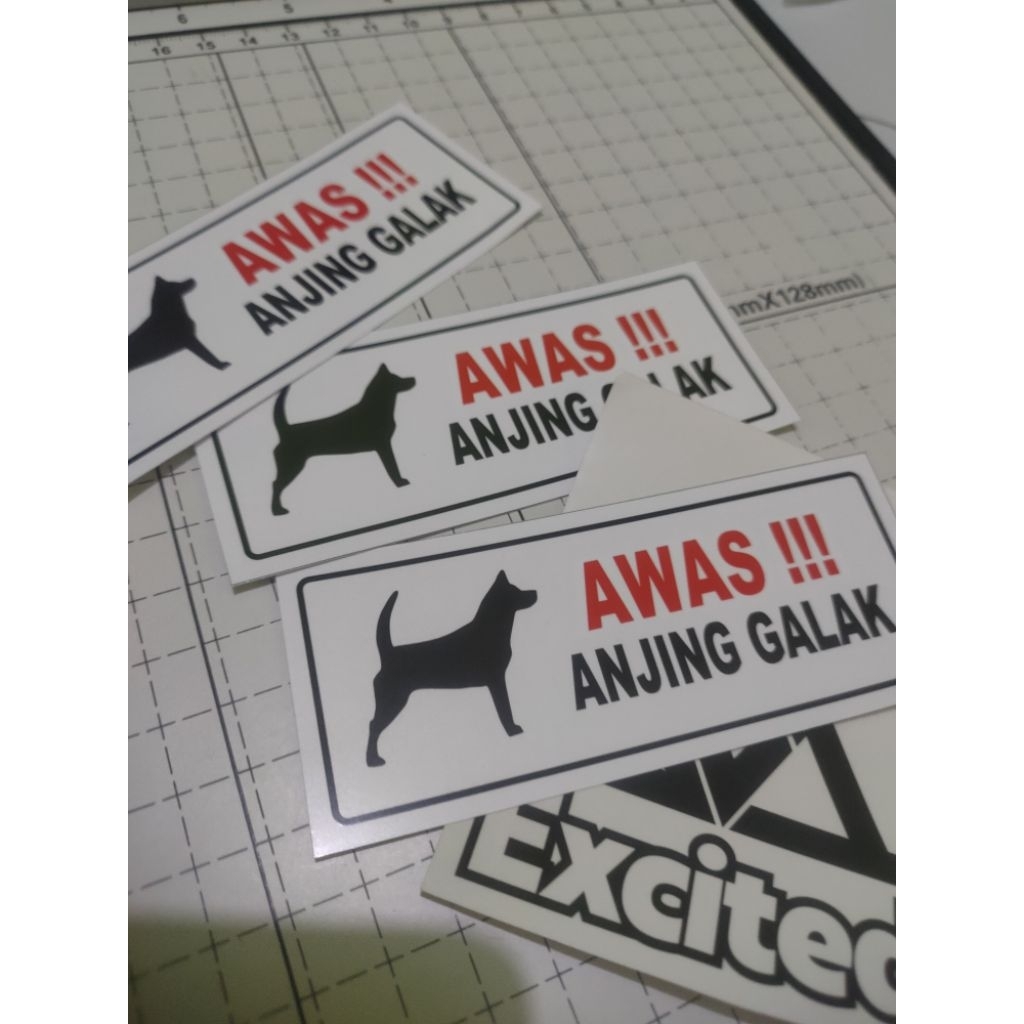 สติ๊กเกอร์ไวนิล BEWARE ของ FIERCE DOGS
