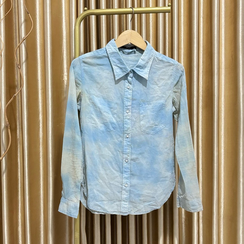 KEMEJA TIE DYE BLOUSE เสื้อคอปก สีฟ้าฟ้า